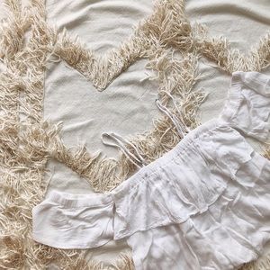 HOLLISTER Off-shoulder Ruffle Top 💕💕